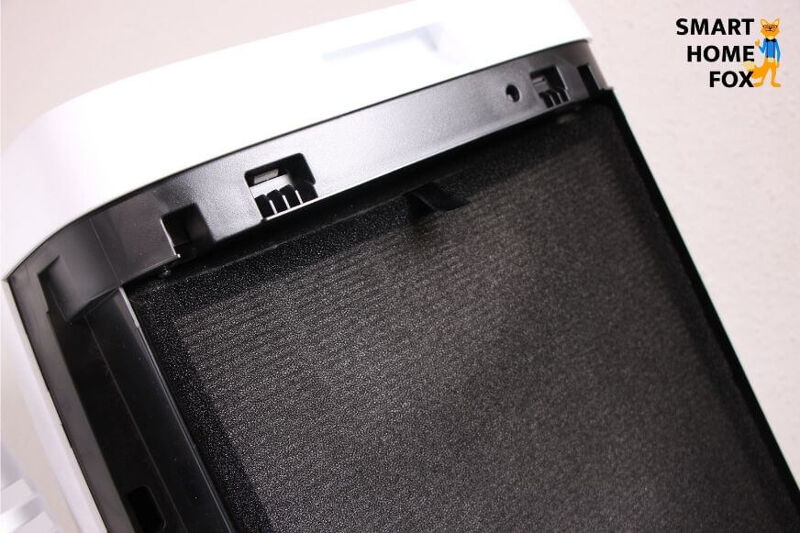 Der Vorfilter vom Medion MD 10378 aus Vlies, dahinter verbergen sich der HEPA- und Aktivkohlefilter